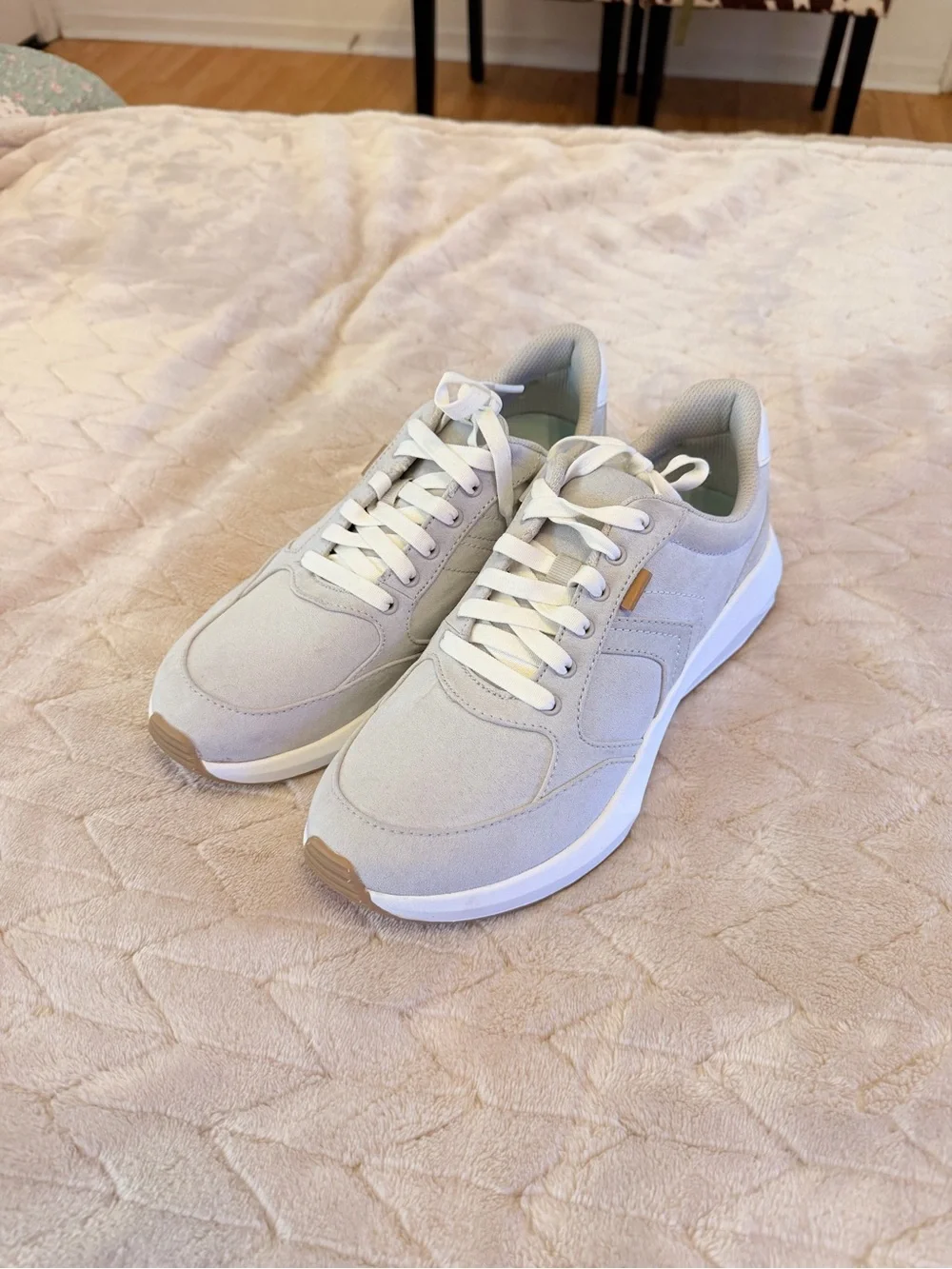 Dr. Scholl's Woman’s Light Gray Suede Sneakers with White Laces